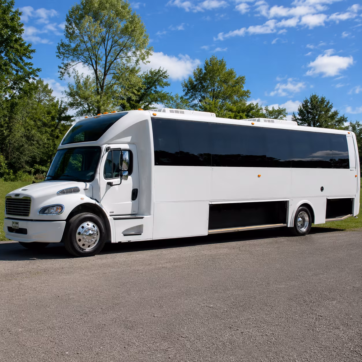 Wichita Birthday, Sweet 16, & Quinceañera Transportation party bus exterior